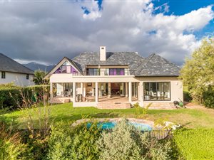4 Bed House in Pearl Valley