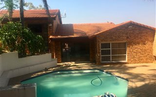 4 Bedroom House in Waterkloof Ridge