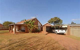 3 Bedroom House in Crystal Park
