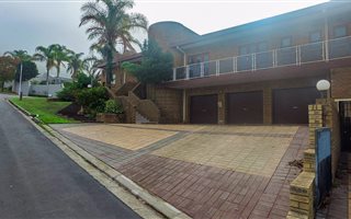5 Bedroom House in Paarl