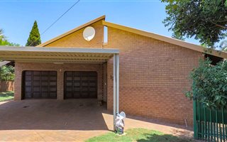 3 Bedroom House in Theresa Park