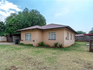 4 Bed House in Estera