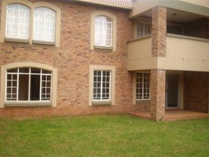3 Bed Townhouse in Die Hoewes