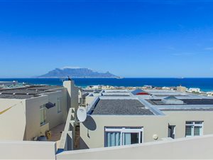 5 Bed House in Bloubergstrand