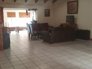 4 Bed House in Die Wilgers