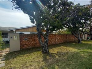 6 Bed House in Blue Bend
