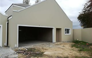 3 Bedroom House in De Zoete Inval