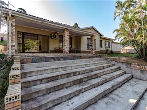 4 Bed House in Padfield Park