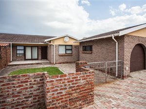 3 Bed Townhouse in Newton Park
