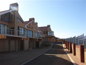 3 Bedroom Townhouse in Menkenkop
