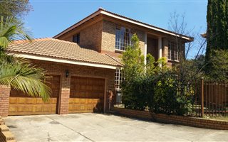 4 Bedroom Duet in Constantia Park