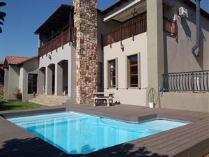 6 Bed House in Ruimsig Country Estate
