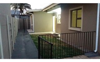 2 Bedroom Garden Cottage in Marlands
