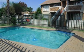 2 Bedroom Apartment in Glen Marais