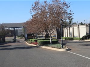 8719 m² Land available in Mooikloof Glen