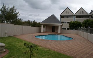 2 Bedroom Apartment in Hartenbos Heuwels
