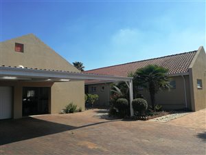 4 Bed House in Alphen Park
