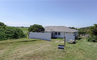 4 Bedroom House in Kaysers Beach