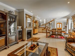4 Bed House in Lakefield