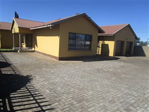 3 Bedroom House in Vanderbijlpark CE5