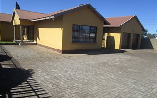 3 Bedroom House in Vanderbijlpark CE5