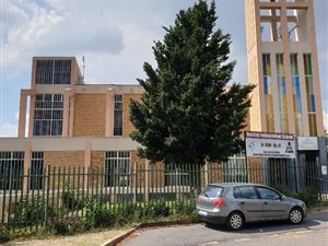 2500 m² Commercial space in Van Riebeeck Park