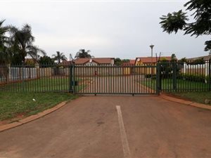 475 m² Land available in The Orchards