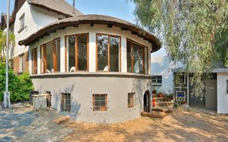 1276 m² Office Space in Parktown North