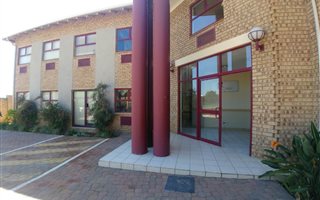 860 m² Office Space in Moreleta Park