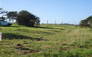 691 m² Land available in Cove Rock