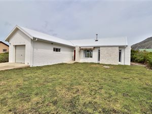 3 Bed House in Bettys Bay