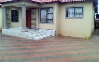 1 Bedroom House in Cosmo City