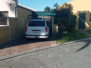 2 Bed House in Zeekoevlei