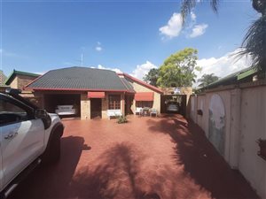 3 Bed House in Montana Park