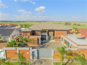 4 Bed House in Roshnee