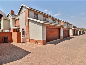 3 Bed Townhouse in Country View Estate