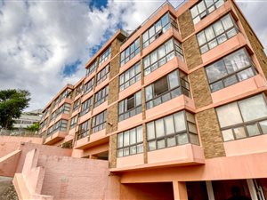 3 Bed Apartment in Morningside