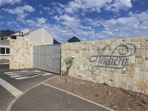 3 Bed Apartment in Paarl