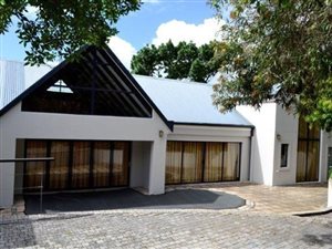 4 Bed House in Paradise