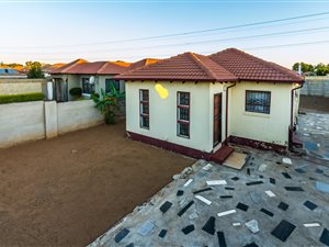 3 Bed House in Goudrand