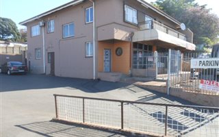 90 m² Commercial space in Montclair
