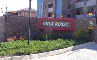2 Bedroom Flat in Rooihuiskraal North