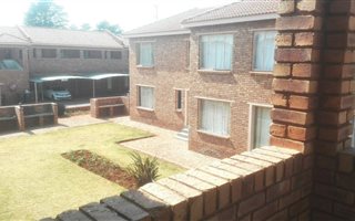 2 Bedroom Apartment in Springs Central