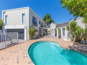 4 Bed House in Bergvliet