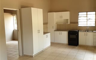 2 Bedroom Garden Cottage in Oaktree