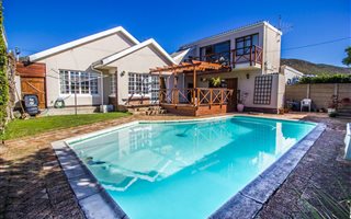 4 Bedroom House in Fish Hoek