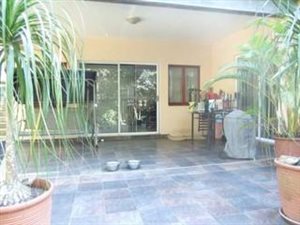 2 Bed Garden Cottage in Padfield Park