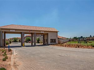 2 Bed Apartment in Lakeside