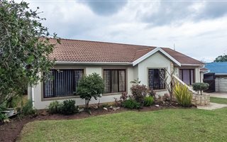 4 Bedroom House in Dana Bay