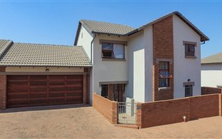 3 Bedroom Townhouse in Eldo View